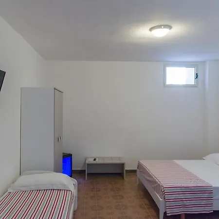 Adive Ξενοδοχείο Βιέστε
